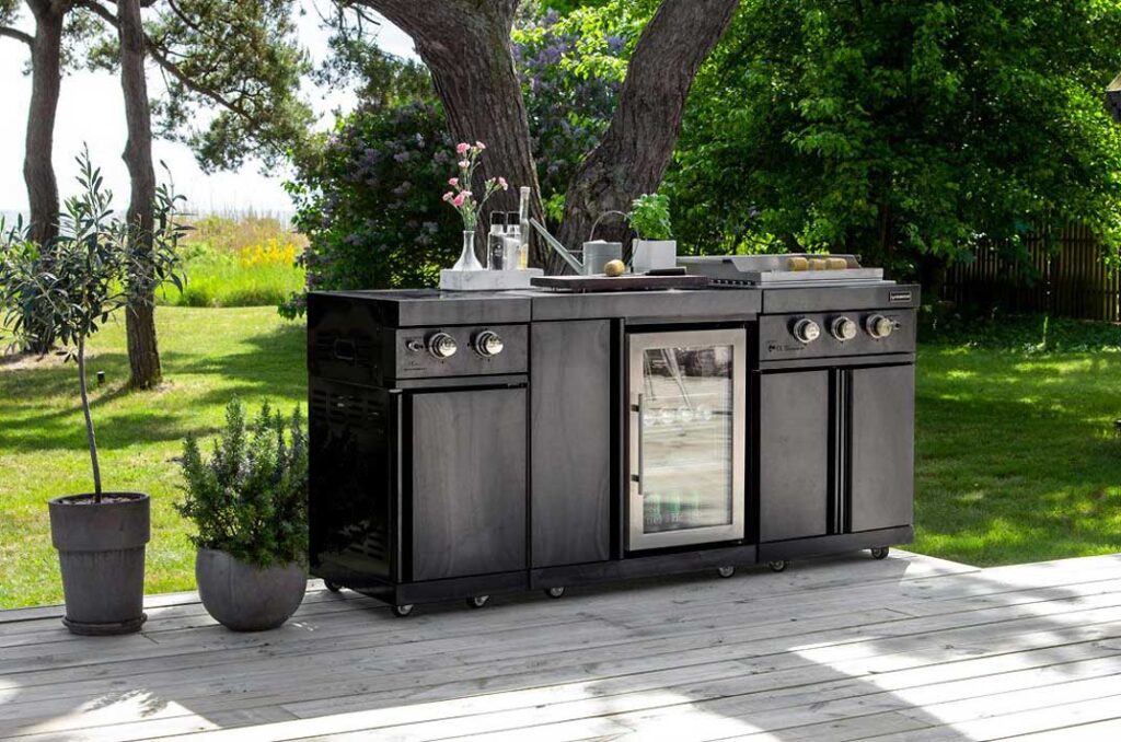 MyOutdoorkitchen - Black Collection Foto: Lindström & Sondén AB | 2026 © Markennetzwerk GmbH. Alle Rechte vorbehalten.